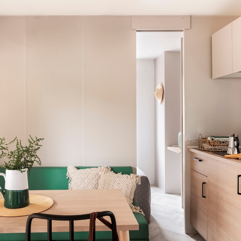 Zona giorno con angolo cottura